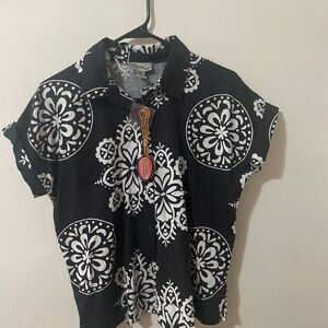 Women's Black and White Patterned Top